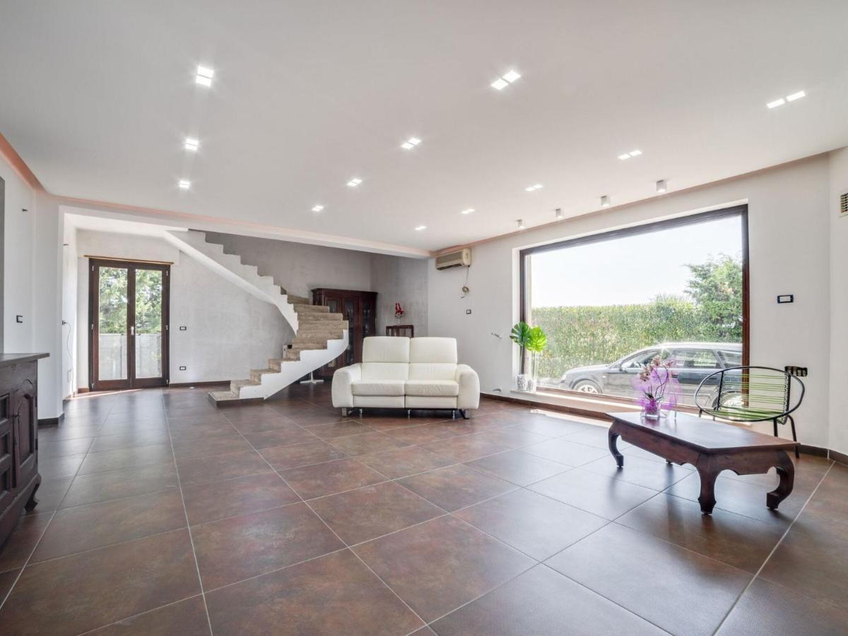 Belvilla By Oyo Modern Villa In Nissoria With Pool Екстер'єр фото